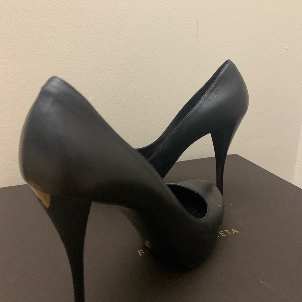 Pierre Hardy Patent Leather Round-Toe Pumps - Picture 4 of 6